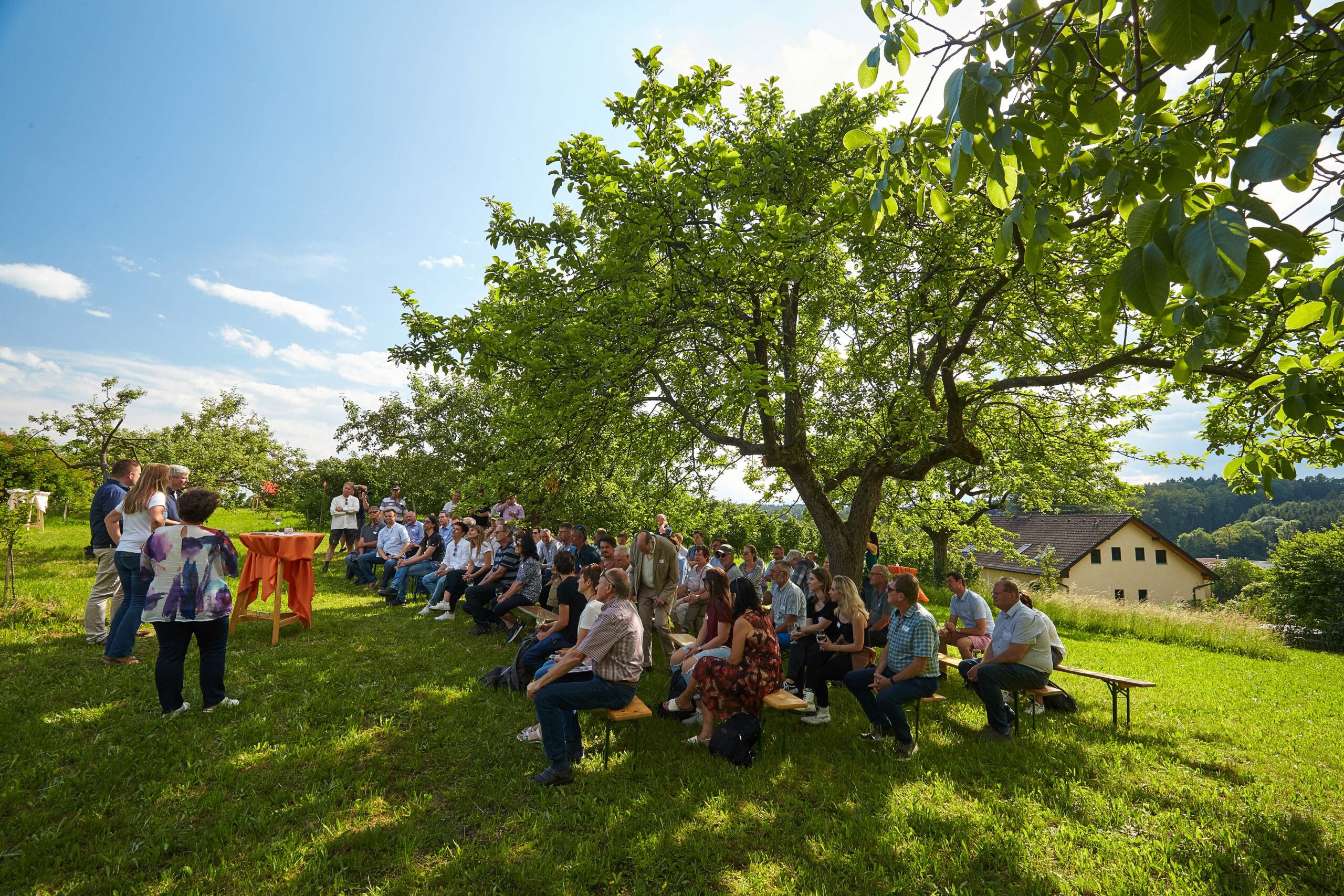energiegespraech_im_obstgarten